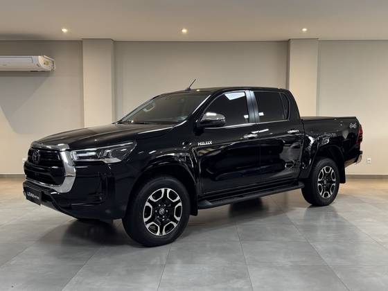 TOYOTA HILUX 2.8 D-4D TURBO DIESEL CD SRX 4X4 AUTOMÁTICO TOYOTA HILUX 2.8 D-4D TURBO DIESEL CD SRX 4X4 AUTOMÁTICO